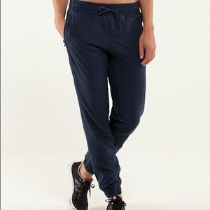 Lululemon track to reality pant inkwell size 6